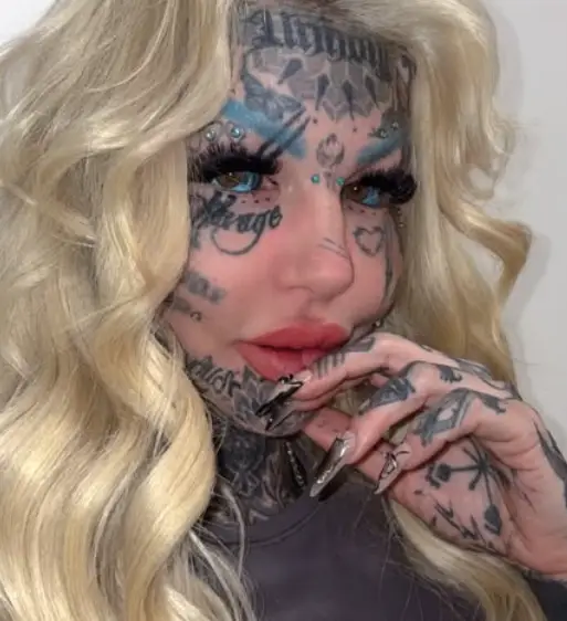 World’s Most Tattooed Woman Reveals Insane Footage of Her Eyeballs Being Inked Blue